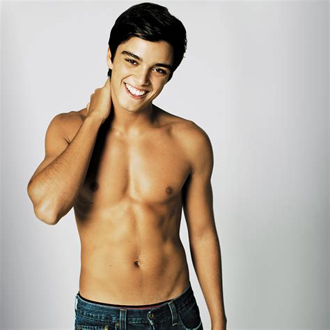 Rodrigo simas me chama de fatinha, que eu te mostro o meu quarto. Fotos de Artistas Lindos: Rodrigo Simas