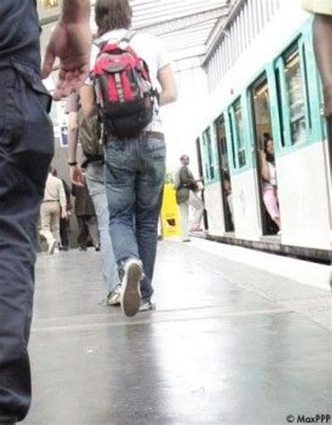 Plan baise très osé dans le métro parisien 1 votes · 25847 vues · 0 commentaires. Femme tuée dans le métro : signalement très précis du suspect - Elle
