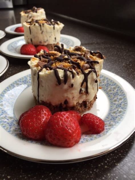 a recipe and instructions for making individual crunchie cheesecakes