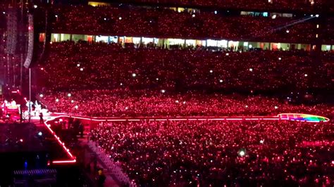 Coldplay On Tour Lighting Up Fans With Xylobands Led Wristbands Newswire