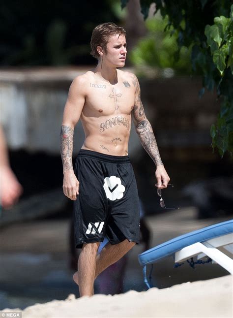 Shirtless Justin Bieber Shows Off His Muscle Bound Physique As He Hits