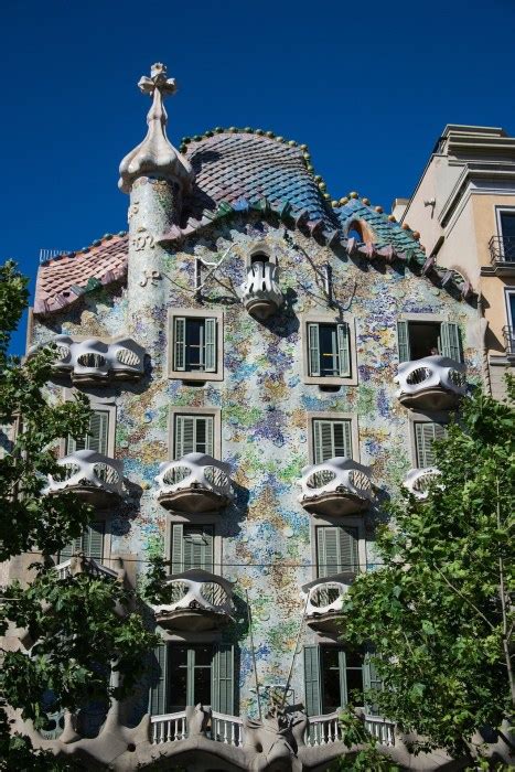 7 Must See Gaudi Buildings In Barcelona