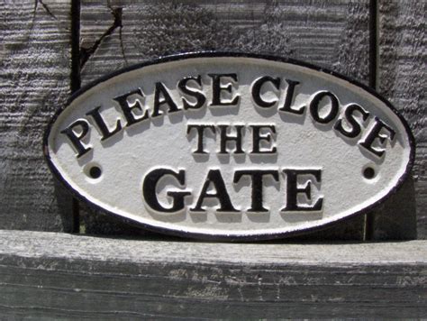 Vintage Please Close The Gate Sign Oval Metal Cast Iron