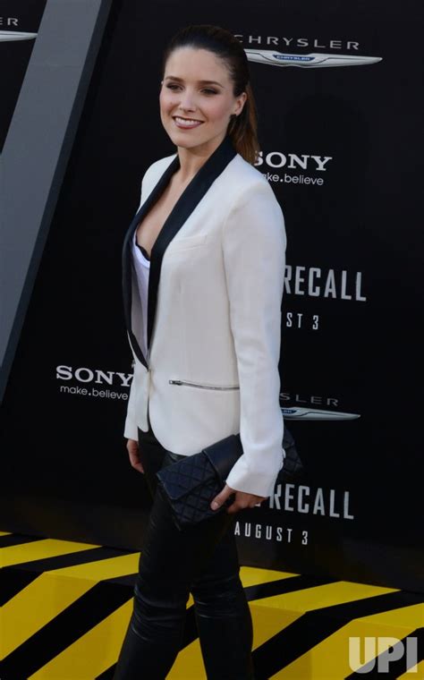 Photo Sophia Bush Attends The Total Recall Premiere In Los Angeles Lap2012080152