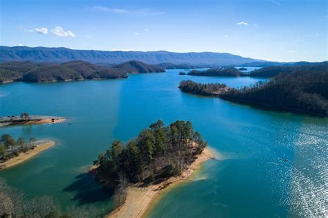 Facilities in the cabins but the bathhouse is only about 50 feet away. South Holston Lake, Bristol TN | Douglas H | Flickr