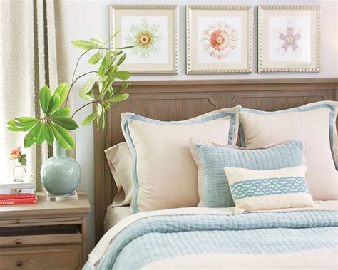 Shop for toss pillows at bed bath & beyond. How to Arrange Decorative Toss Pillows on Bed | Bed ...