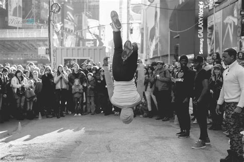 Times Square Nyc Street Performers Dec 2015 Nyc Times Square Nyc