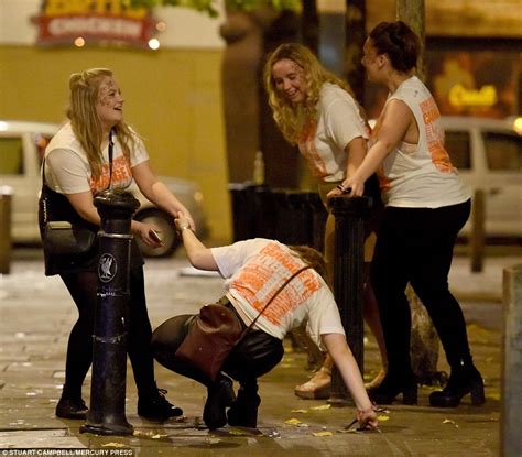 British Students Take Part In Drunken Carnage Pub Crawls Across The Uk Daily Mail Online