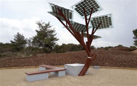Solar Powered Etree Provides A Restful Phone Charging Station With