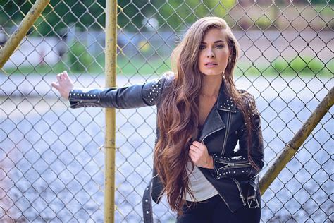 Obejrzyj tiffany haze masturbating 1 na pornhub, najlepszym portalu pornograficznym z wyjątkowo hardcorowym porno, dostępnym po polish. Tiffany Woys Is Held 'Hostage' in Powerful New Video Watch