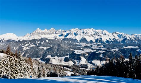 Schladming is a small former mining town in the northwest of the austrian state of styria that is now a popular tourist destination. Schladming Ski Area: 4-Berge-Skischaukel - Skiing, ski ...