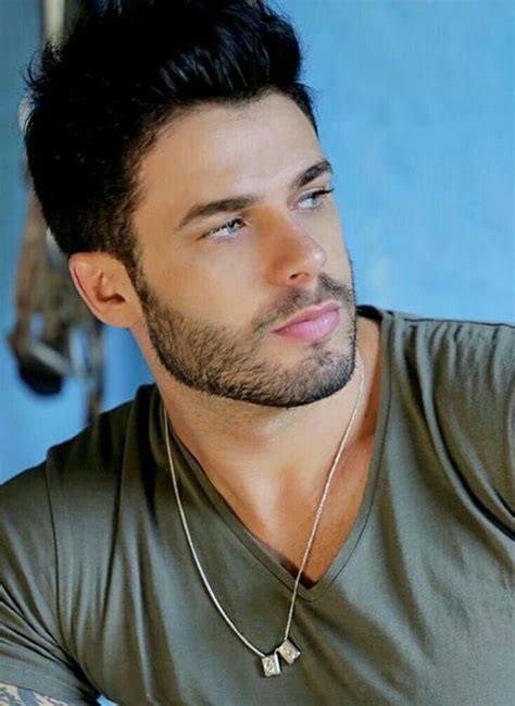 Pin de Humberto Uzcategui en Hombres | Hombres guapos, Hombres hermosos