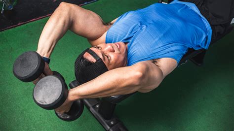 3 Best Lying Tricep Extension Guide For Achieving Strong Triceps