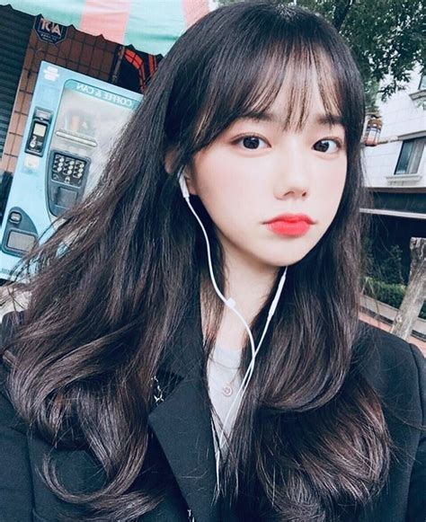 Pin By Suzy On Style Korean Bangs Hairstyle Korean Long Hair