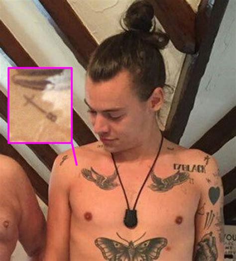 Enlarge image when asked what this design represents in 2014, harry saidsimply: Harry Styles Shows Off Tiny Cross and Letter "B" Tattoo on ...