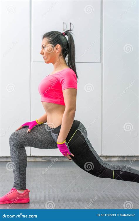Woman Doing Leg Workout In The Gym Stock Image Image Of Stationary