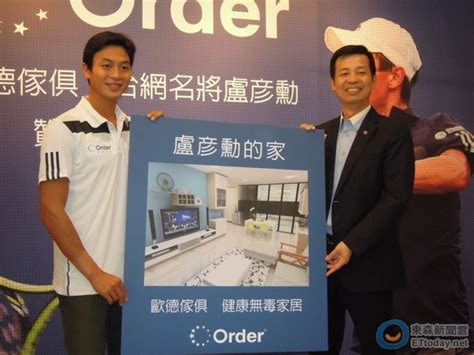 活動辦法：只要集兩個寶特瓶的瓶蓋，就有機會抽到代言人的 周邊商品。 舉例說明：代言人是盧彥勳 第一獎：20支親筆簽名網球拍 第二獎：50張親筆簽名海報 第三獎：100隻獨家設計盧彥勳公仔 第四獎：150組獨家設計盧彥勳磁鐵，一. 不拿球拍改抱小孩 網球一哥盧彥勳心驚驚 | ETtoday消費 | ETtoday新聞雲