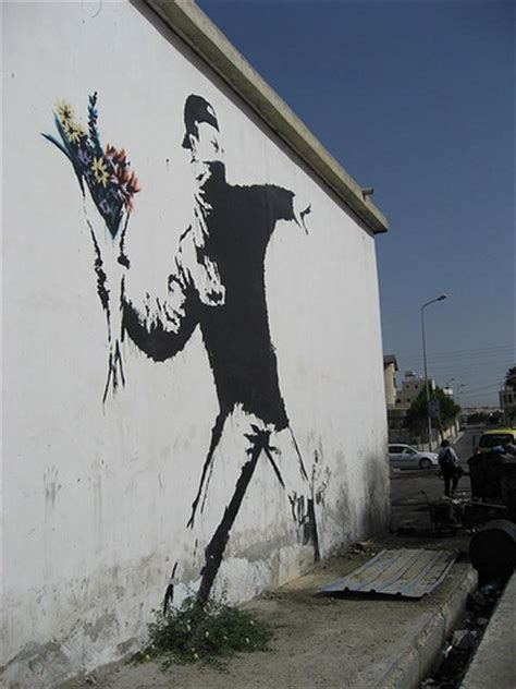 Inescapable and mysterious, banksy is the current star of street art. Met Banksy aan/in de gang! Activiteitenweek 2016 - Meer ...