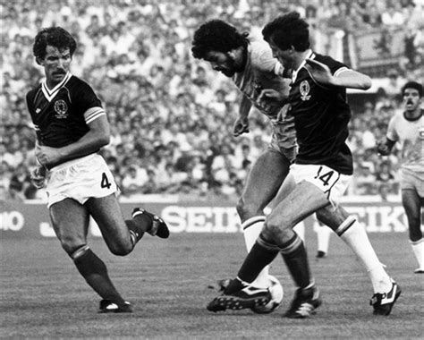 / e' morto, a soli a 64 anni, paolo rossi, l'ex calciatore. Calcio: è morto il calciatore brasiliano Socrates ...