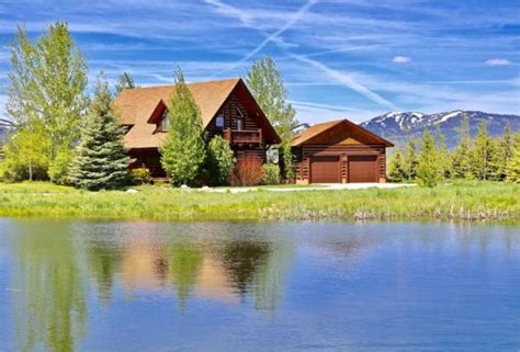 Beautiful Log Cabin By The Lake With Mountain Views Log Homes Lifestyle
