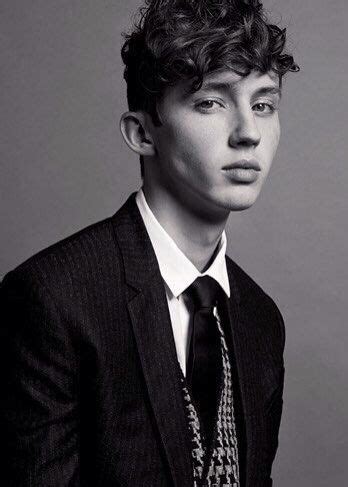 Lascia la tua opinione su franta basse scopri opinioni su temi relazionati oltre a dare la tua opinione su questo tema, puoi anche farlo su altri termini relativi a franta e bass. troye sivan-----character inspiration: no idea why but he ...