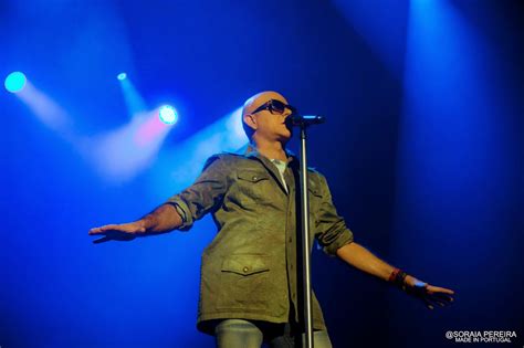 Pedro machado abrunhosa (born 20 december 1960) is a portuguese singer, songwriter, musician and composer. Reportagem Pedro Abrunhosa - Coliseu do Porto | Uma noite ...