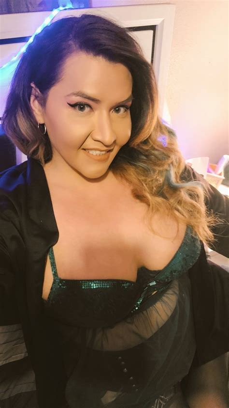 𝓣𝓼 𝓚𝓪𝓽𝓲𝓮 𝓚𝓵𝓪𝓻𝓴 On Twitter Shes So Much Prettier When She Smiles😁😀 Texas Goddesss Latina