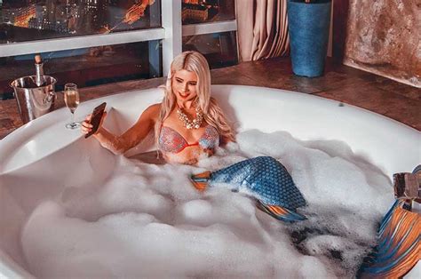 Best Twitch Hot Tub Streamers To Watch Live In