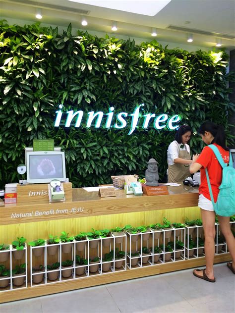 Lion is gonna grab a shopping bag and visit the outlet now! Gliding Fingers: INNISFREE @ Sunway Pyramid, Malaysia