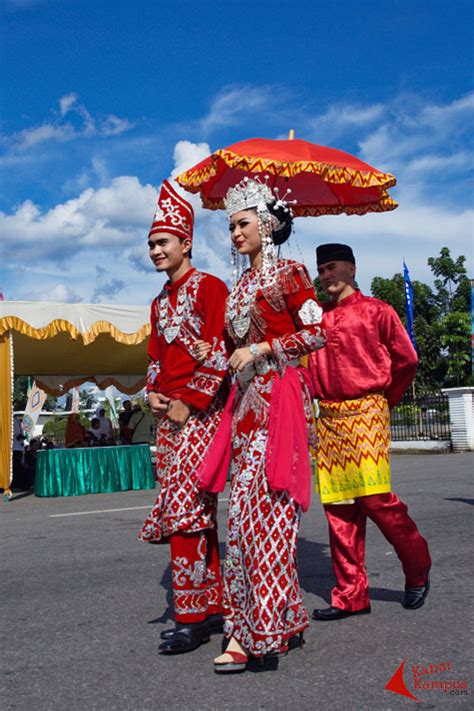 Semarak Festival Arakan Pengantin Hut Pontianak Ke 243