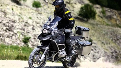 Bmw oriented the boxer engine with the cylinder heads sticking out on. 2013 BMW R1200GS Adventure Triple Black: pics, specs and ...