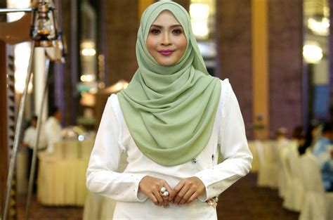Siti nordiana terus mencintaimu di konsert ratu 2. Siti Nordiana Sediakan Tujuh Pasang Baju Raya Untuk Anak ...