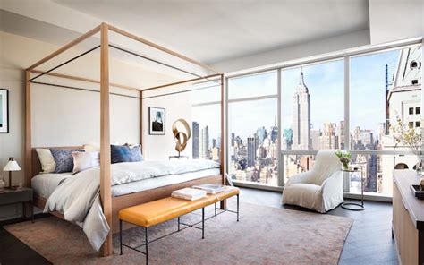 Smooth work commute, popular bars and nightlife, nearby restaurants and grocery stores, and safety. LOOK: Tom Brady, Gisele renting NYC apartment for $40K ...