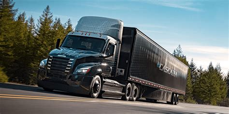 Daimler Trucks Zeigt Serienversion Des Ecascadia Für Nordamerika