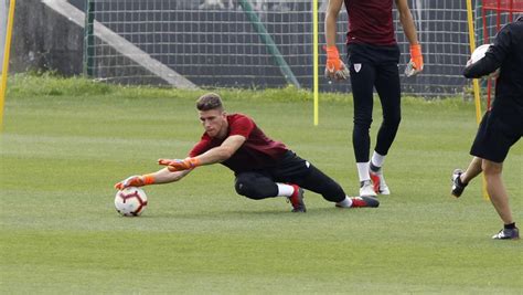 Unai simón is a goalkeeper from spain playing for athletic club de bilbao in the spain primera division (1). Athletic: Unai Simón se cae del once de la selección sub ...