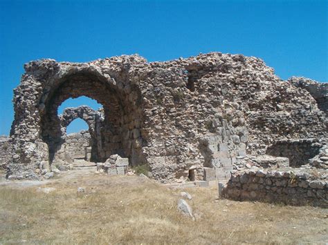 Geleneksel olarak hükümdarın sarayı veya kort meclisi olarak isimlendiriliyor. TBMMden Beyşehir Kubadabad Sarayına 5 Milyon TL