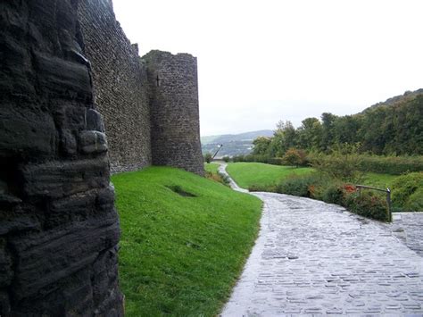 Conwy Castle Walls © Maigheach Gheal Geograph Britain