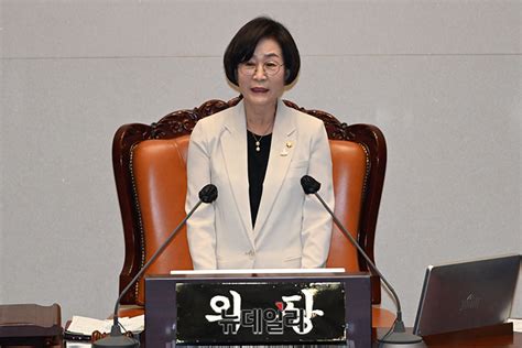 [포토] 여성 의원 최초로 의장 자리 오른 김상희 부의장 save internet 뉴데일리