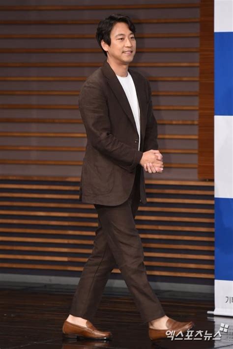 이도현(leedohyun), '빛나는 오월의 어느날' (방송국출근길) #newsentv. 오만석, '오월의 청춘' 출연 확정…이도현과 부자 호흡 - 나무뉴스