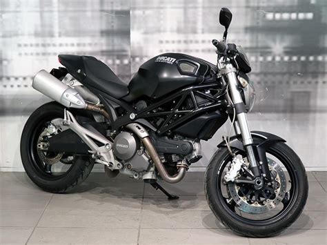 A sensation of absolute control. Ducati Monster 696 colore nero usato in vendita