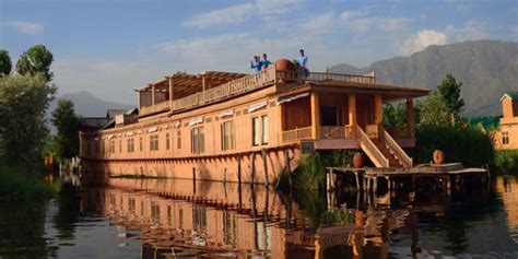Kashmir Sukoon Houseboat India Myhimalaya