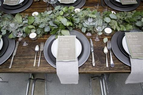 19 Pretty Place Settings For A Magical Winter Wedding Or Christmas