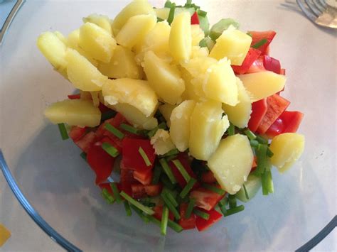 Kochen für Kinder Bunter Kartoffelsalat mit Paprika und Gurke