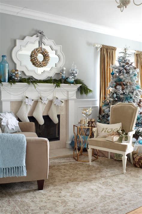 That's all some of the best ideas to decorate your small living room on a budget. 55 Dreamy Christmas Living Room Décor Ideas - DigsDigs