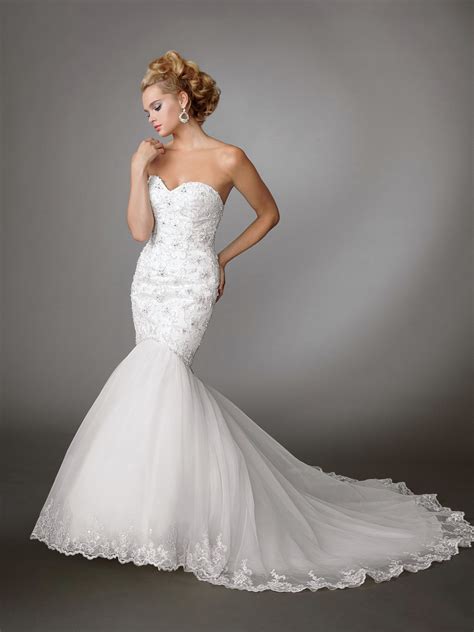 great fitted mermaid wedding dress in the year 2023 learn more here woodwedding5