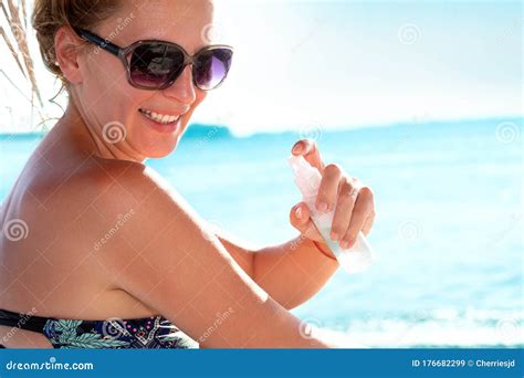 Woman Putting Sunscreen Suntan Lotion Spray Skincare Stock Image Image Of Protection Protect