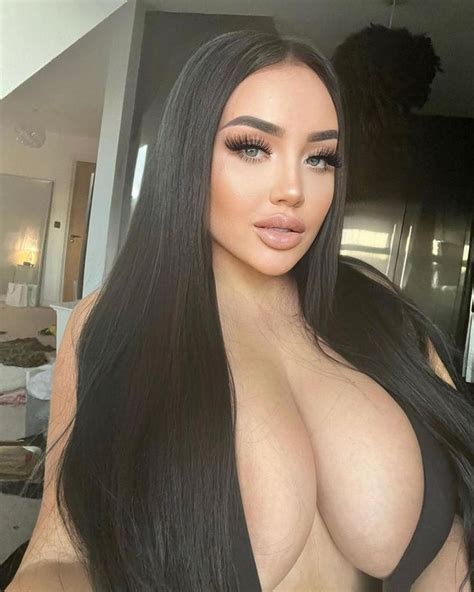 Woman Hated Her Huge Hh Boobs Until She Used Them To Clear Her