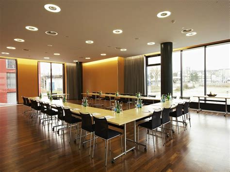 This hotel is 9.4 mi (15.2 km) from harper college and 10.1 mi (16.3 km) from schaumburg medieval times. Holiday Inn Zürich Messe | zuerich.com