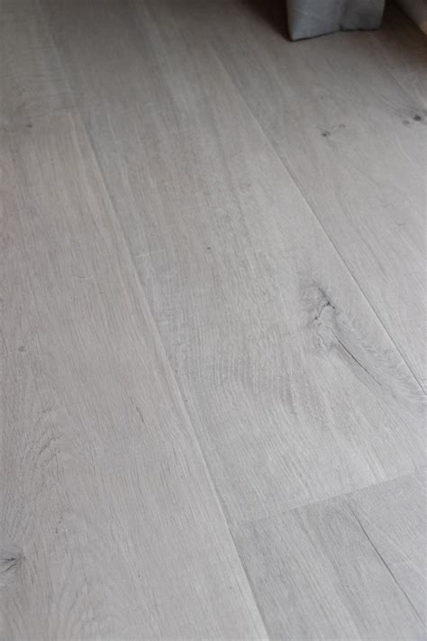 Pergo Outlast 7 48 In W Graceland Oak Waterproof Laminate Wood Flooring