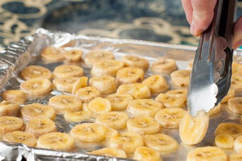 How To Make Baked Banana Chips Baked Banana Chips Tasty Yummy